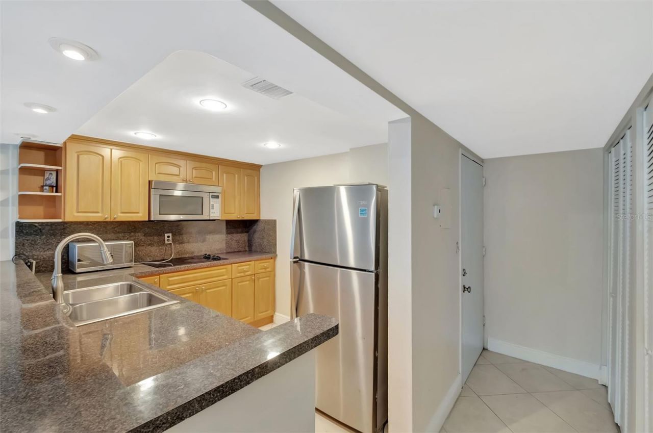 345 Ocean Drive, Unit 305, Miami Beach, FL 33139 Photo