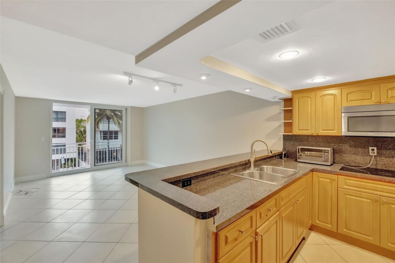 345 Ocean Drive, Unit 305, Miami Beach, FL 33139 Photo