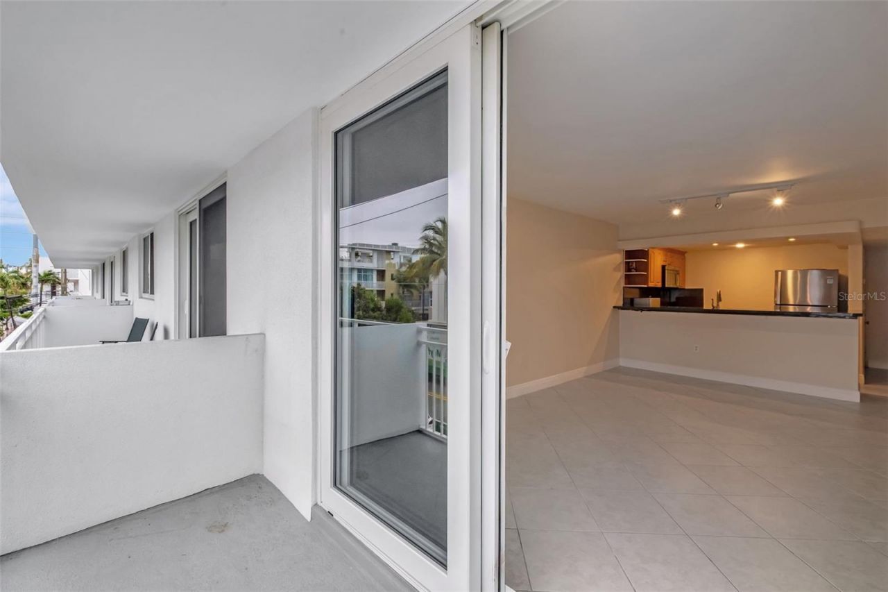 345 Ocean Drive, Unit 305, Miami Beach, FL 33139 Photo