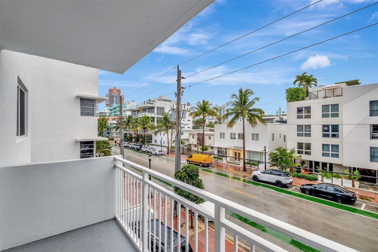 345 Ocean Drive, Unit 305, Miami Beach, FL 33139 Photo