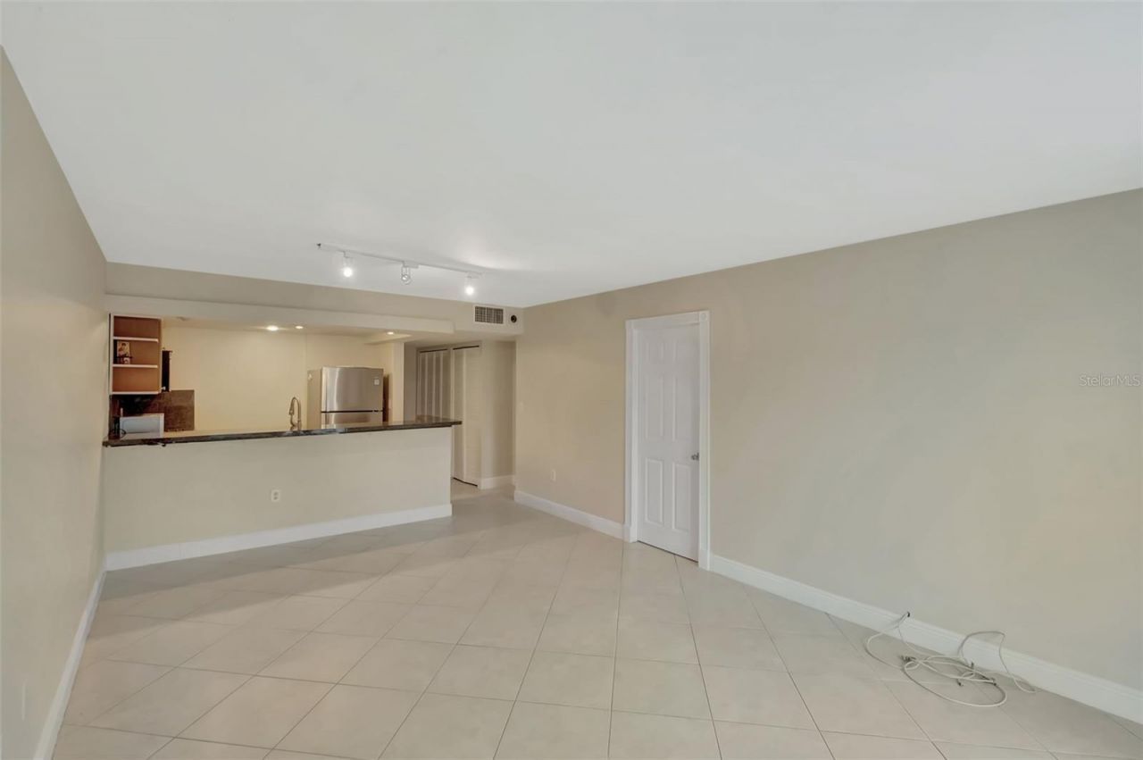 345 Ocean Drive, Unit 305, Miami Beach, FL 33139 Photo