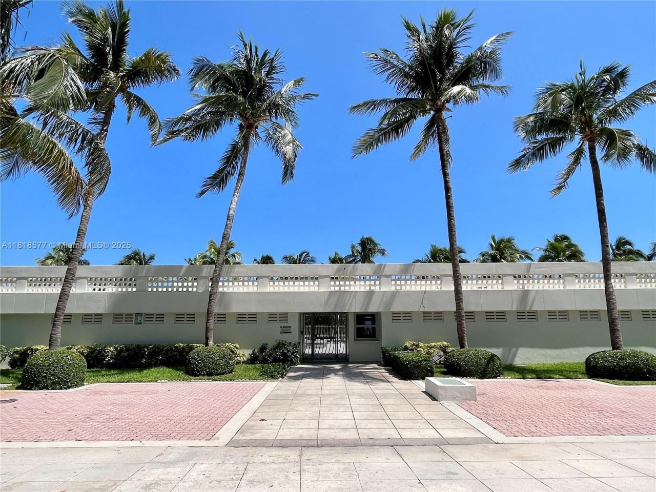 2899 Collins Ave, Unit 810, Miami Beach, FL 33140 Photo