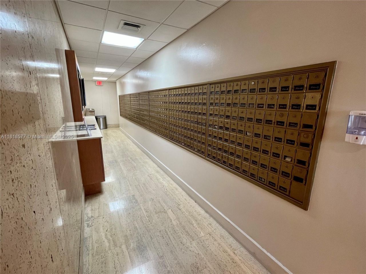 2899 Collins Ave, Unit 810, Miami Beach, FL 33140 Photo