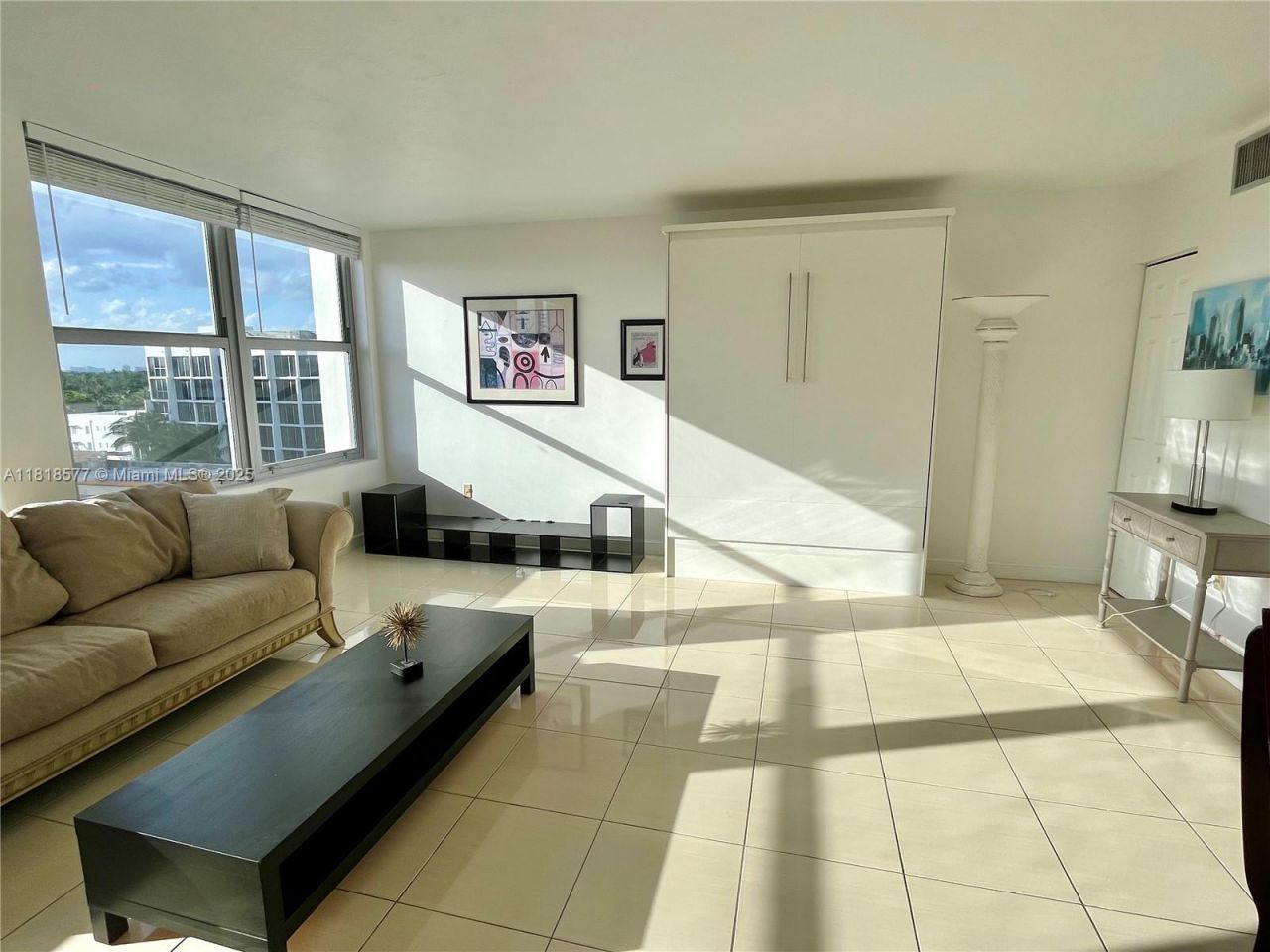 2899 Collins Ave, Unit 810, Miami Beach, FL 33140 Photo