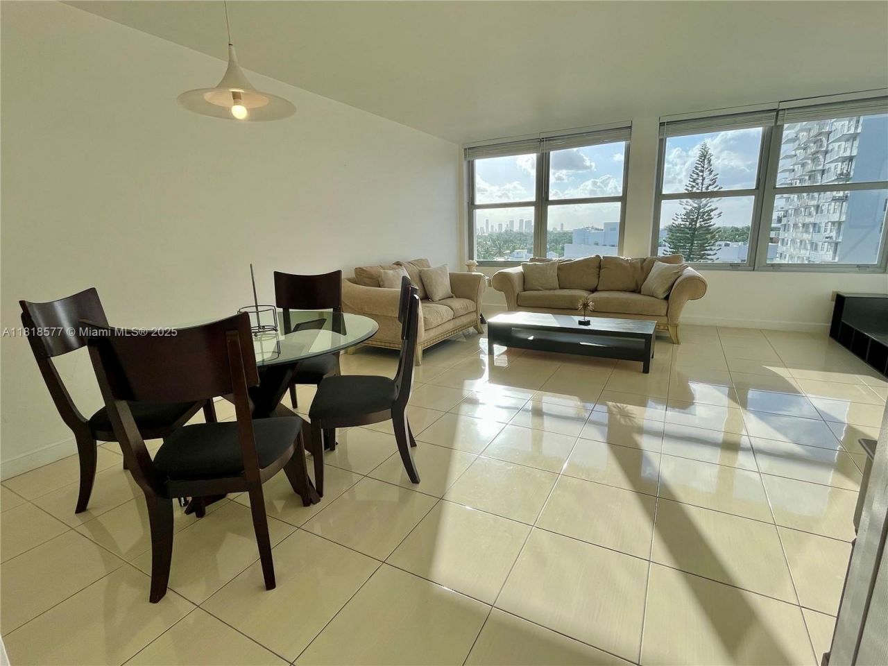 2899 Collins Ave, Unit 810, Miami Beach, FL 33140 Photo