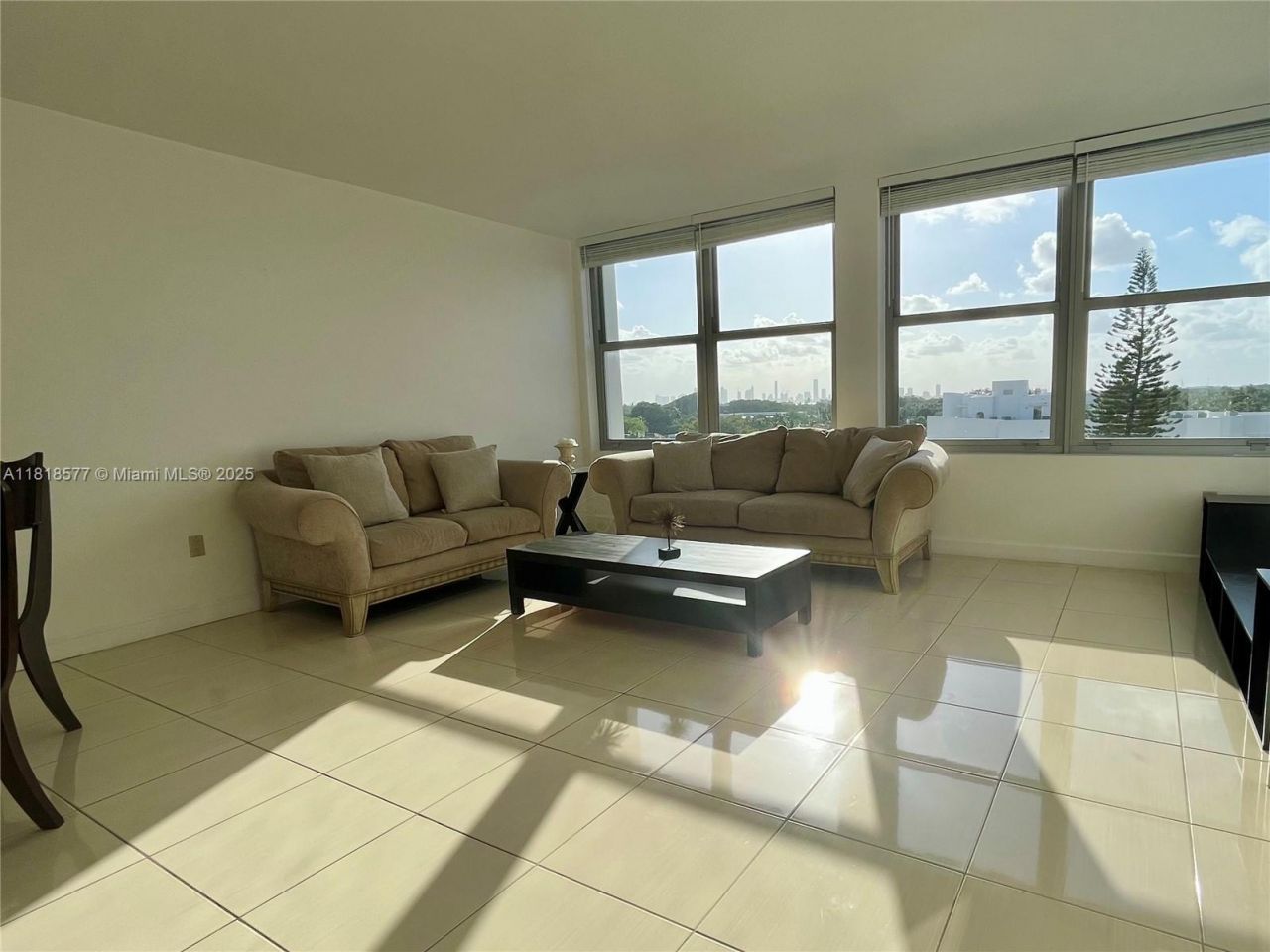 2899 Collins Ave, Unit 810, Miami Beach, FL 33140 Photo