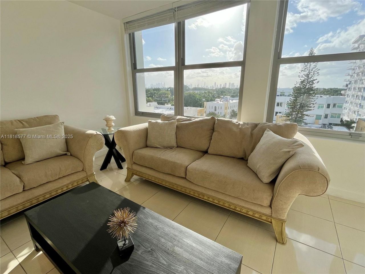 2899 Collins Ave, Unit 810, Miami Beach, FL 33140 Photo