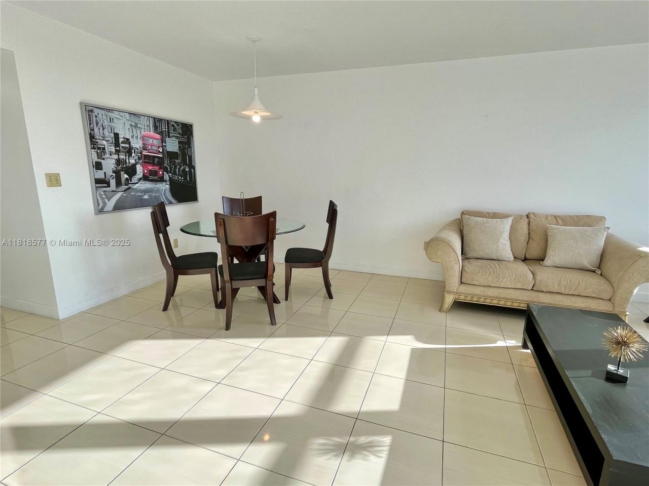 2899 Collins Ave, Unit 810, Miami Beach, FL 33140 Photo