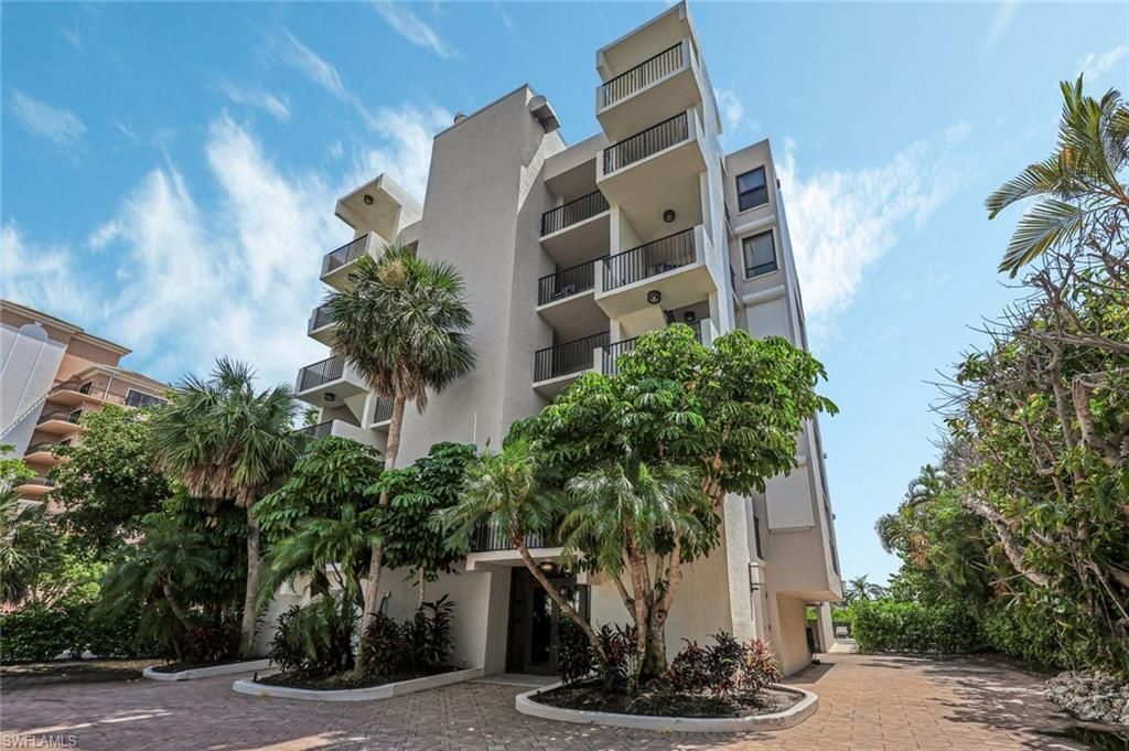 10562 Gulf Shore Dr, Unit 202, Naples, FL 34108 Photo