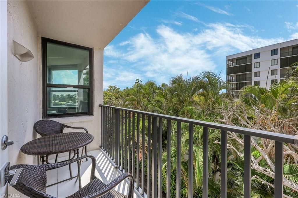 10562 Gulf Shore Dr, Unit 202, Naples, FL 34108 Photo