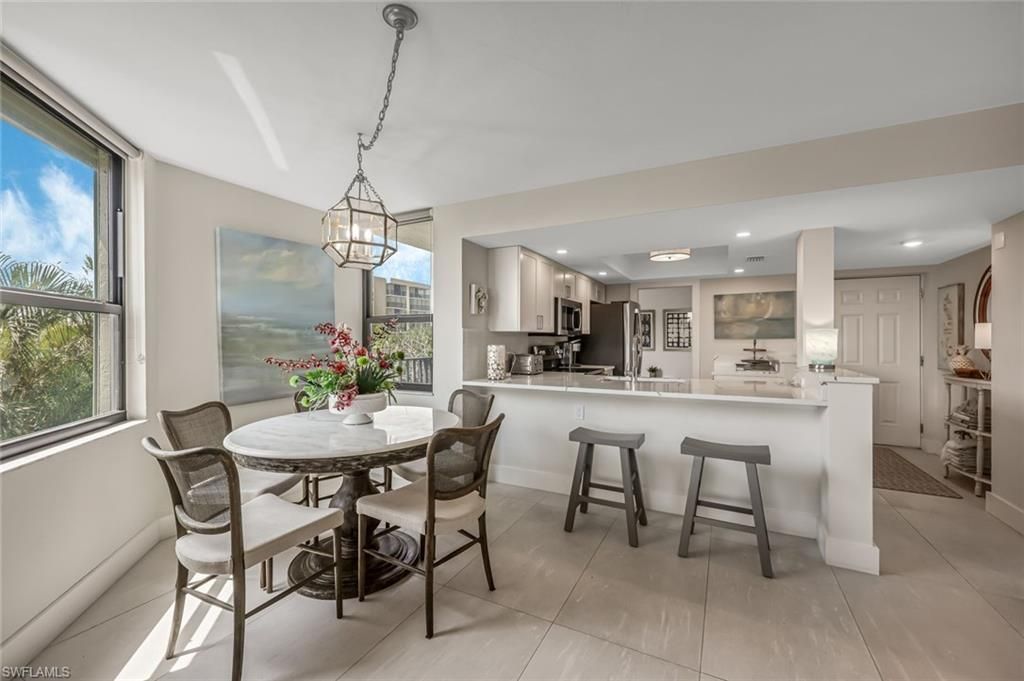 10562 Gulf Shore Dr, Unit 202, Naples, FL 34108 Photo