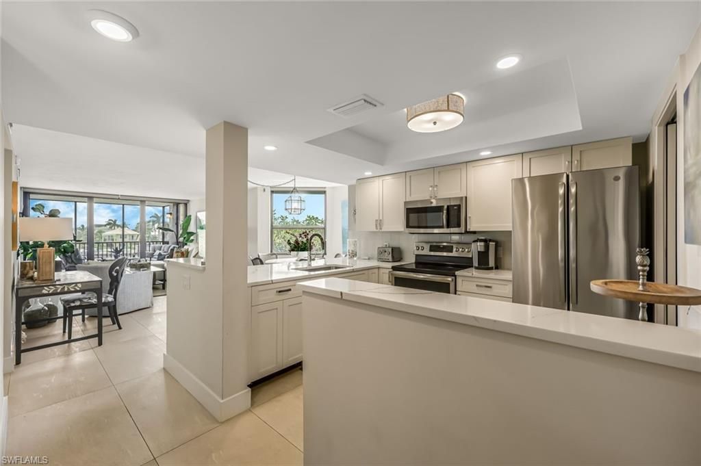 10562 Gulf Shore Dr, Unit 202, Naples, FL 34108 Photo