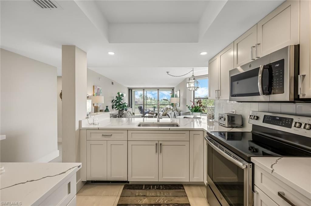10562 Gulf Shore Dr, Unit 202, Naples, FL 34108 Photo