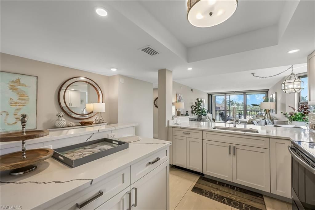 10562 Gulf Shore Dr, Unit 202, Naples, FL 34108 Photo