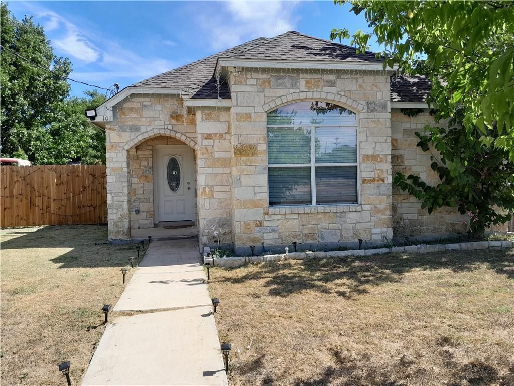 107 E Wheeler St E, Manor, TX 78653 Main Photo