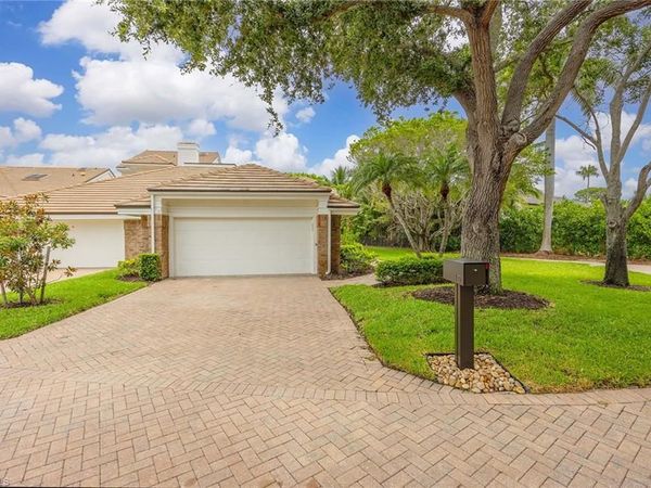 571 Park Shore DR, Unit G6, NAPLES, FL 34103