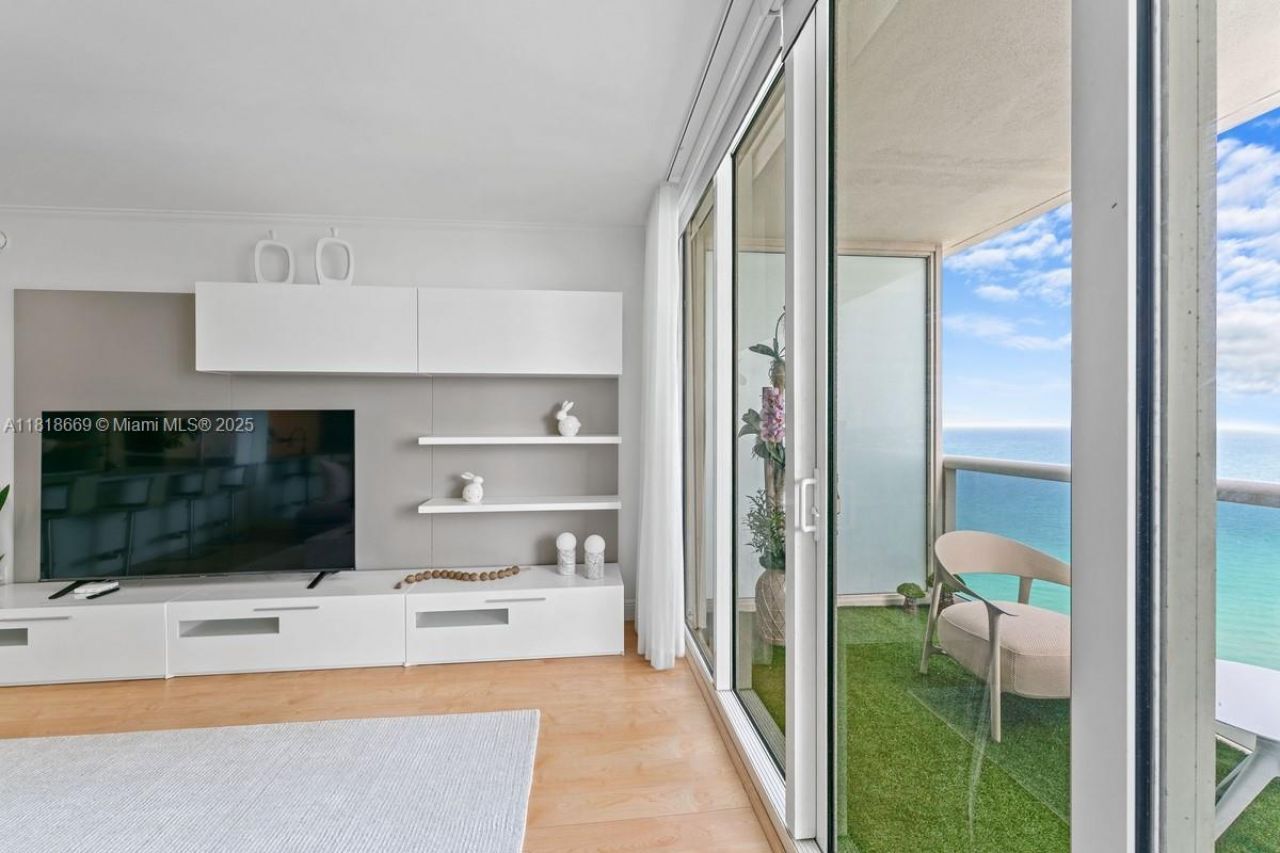 1830 S Ocean Dr, Unit 3005, Hallandale Beach, FL 33009 Photo