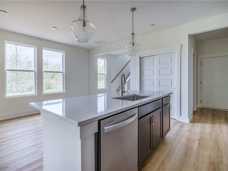 2105 Glenmont Drive, Brunswick, OH 44212 Photo 12