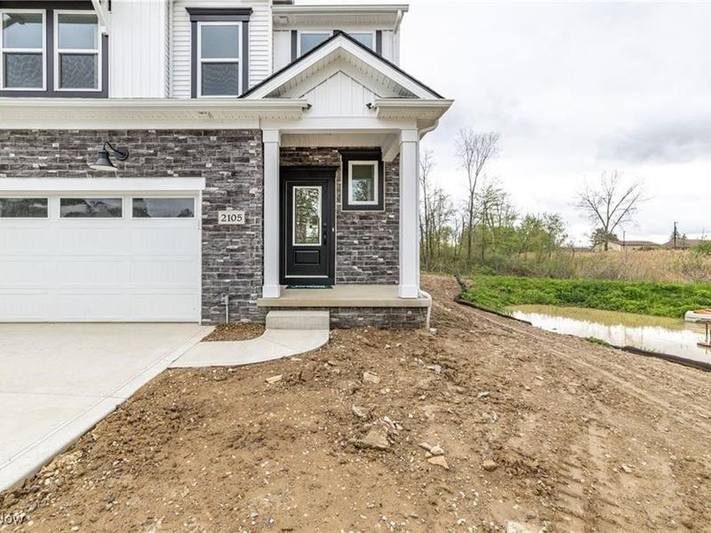 2105 Glenmont Drive, Brunswick, OH 44212 Photo 2