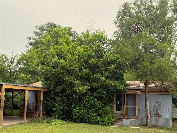 834 W Bell Ave, Rockdale, TX 76567