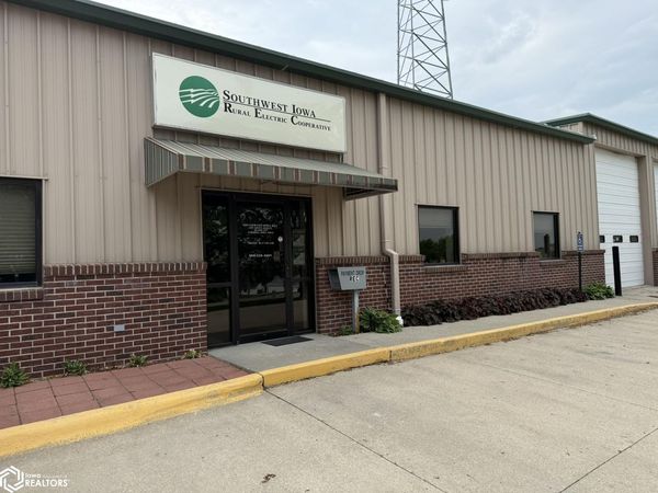 1801 Grove Avenue, Corning, IA 50841