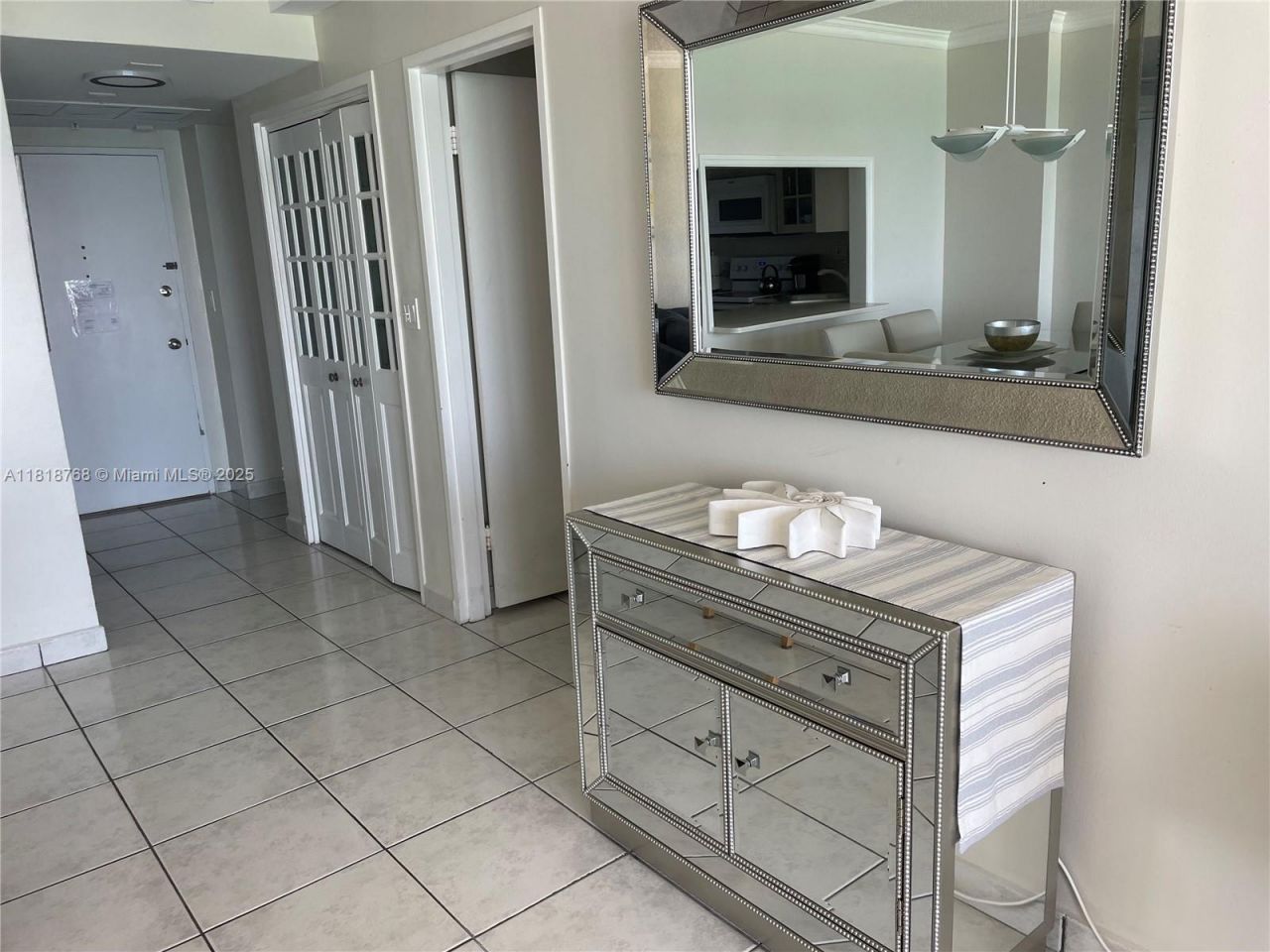 5601 Collins, Unit 1210, Miami Beach, FL 33140 Photo