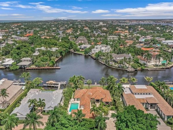 655 Galleon DR, NAPLES, FL 34102