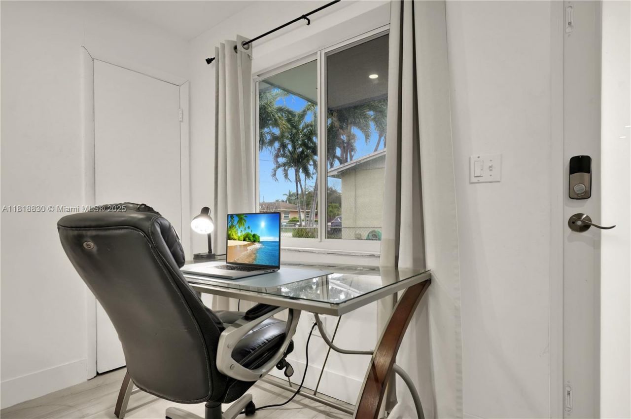 300 NW 82nd Ter, Miami, FL 33150 Photo