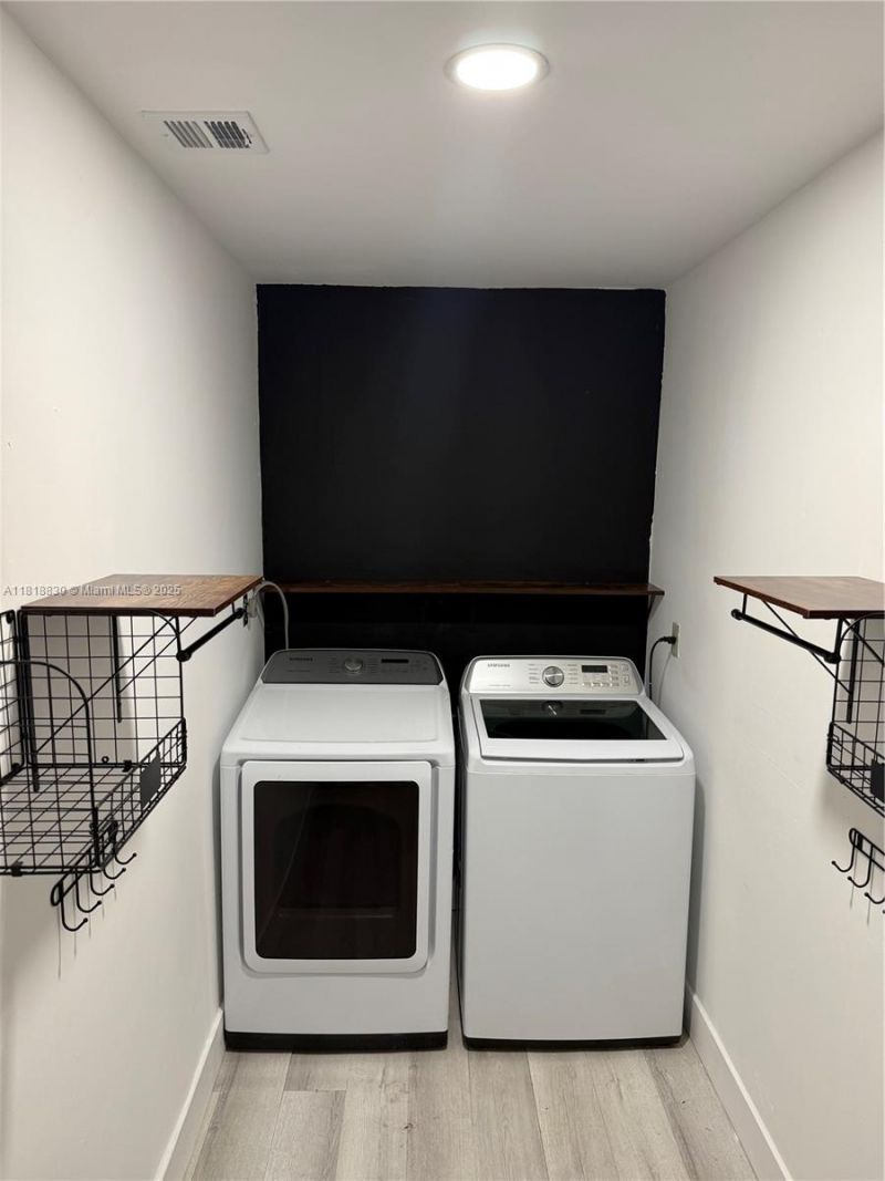 300 NW 82nd Ter, Miami, FL 33150 Photo