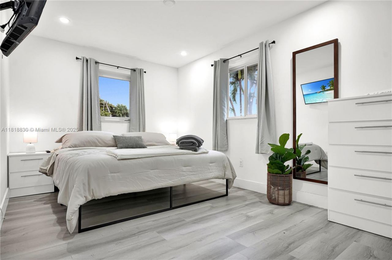 300 NW 82nd Ter, Miami, FL 33150 Photo