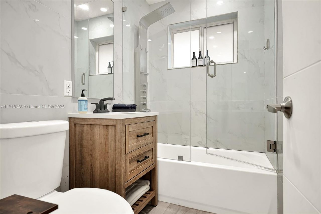 300 NW 82nd Ter, Miami, FL 33150 Photo