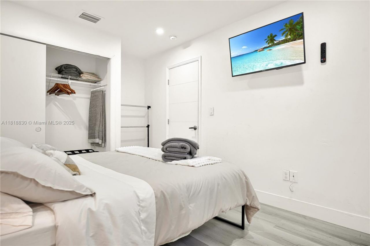 300 NW 82nd Ter, Miami, FL 33150 Photo