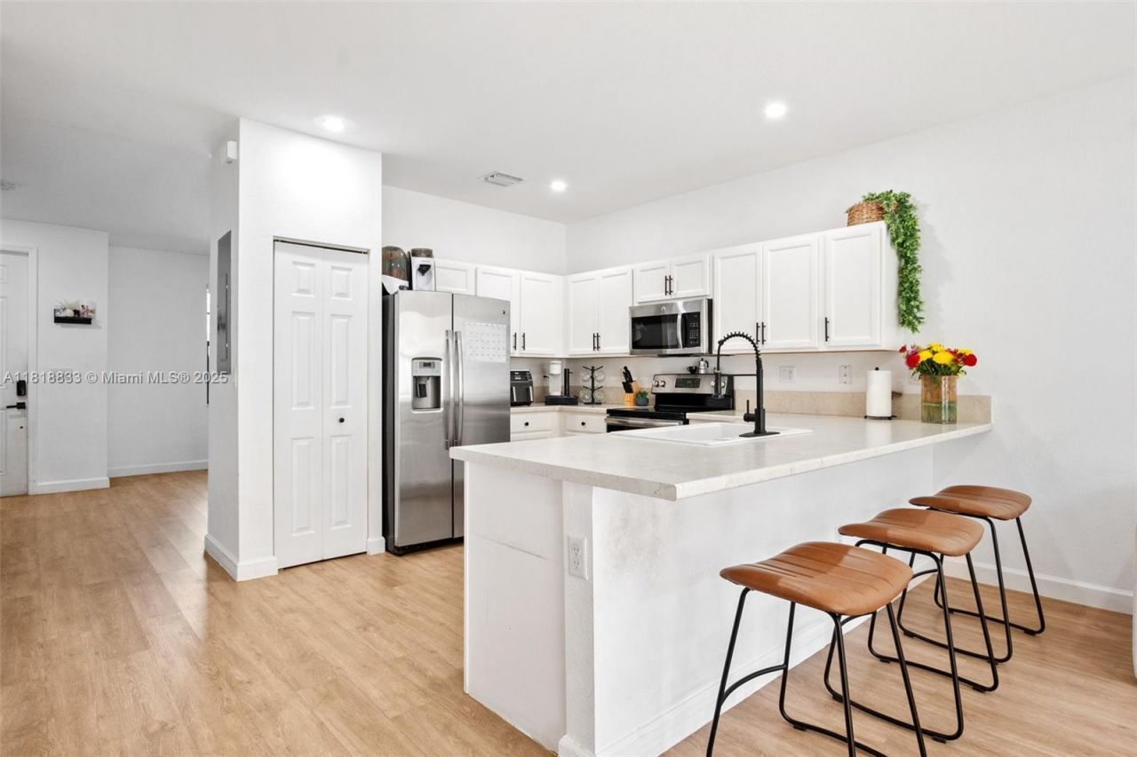 9362 W 33rd Ln, Hialeah, FL 33018 Photo