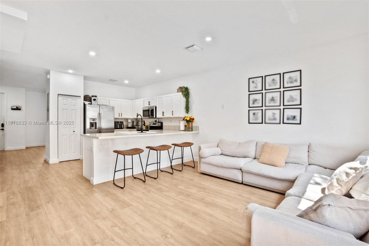 9362 W 33rd Ln, Hialeah, FL 33018 Photo