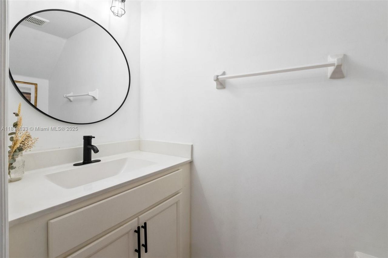 9362 W 33rd Ln, Hialeah, FL 33018 Photo