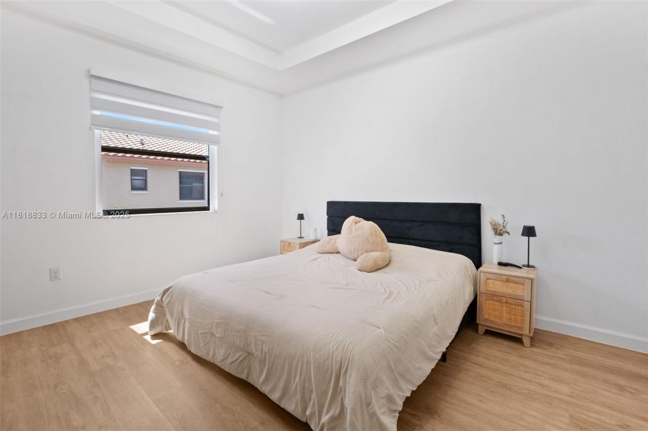 9362 W 33rd Ln, Hialeah, FL 33018 Photo