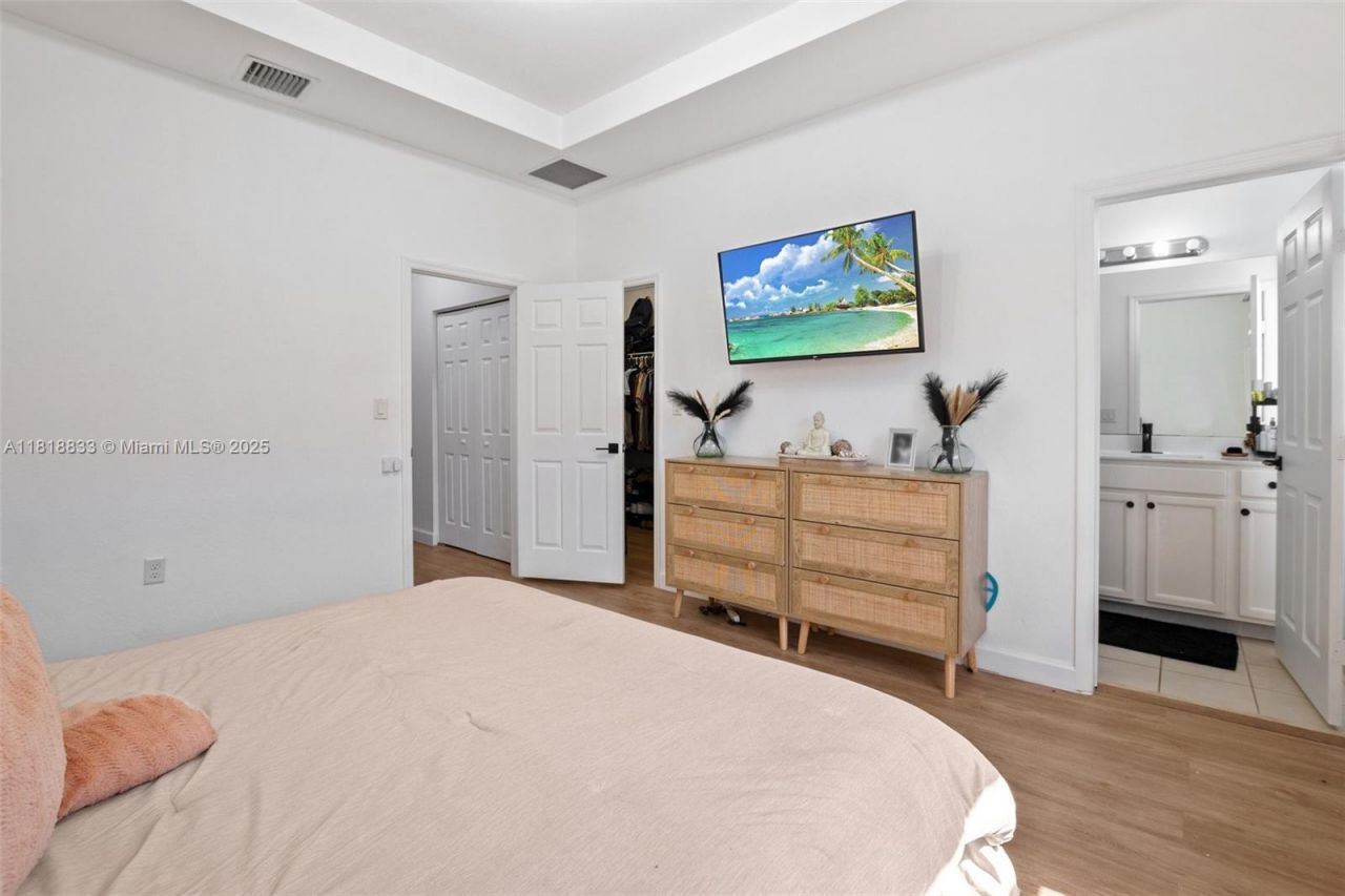 9362 W 33rd Ln, Hialeah, FL 33018 Photo