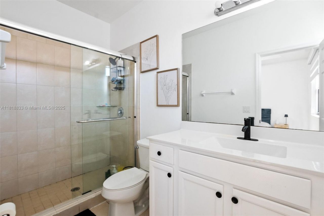 9362 W 33rd Ln, Hialeah, FL 33018 Photo