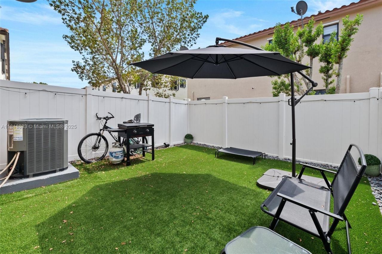 9362 W 33rd Ln, Hialeah, FL 33018 Photo