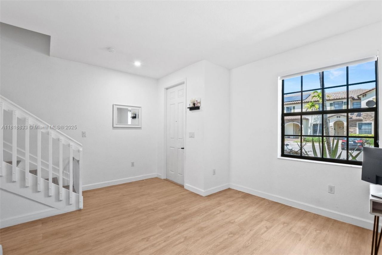 9362 W 33rd Ln, Hialeah, FL 33018 Photo