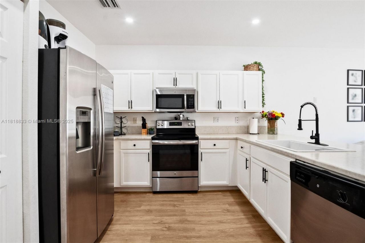 9362 W 33rd Ln, Hialeah, FL 33018 Photo