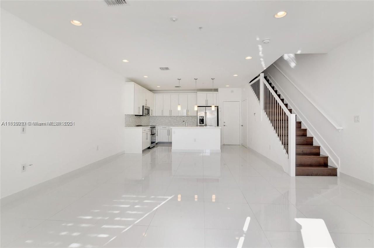 2621 NE 212th Ter, Unit 206, Miami, FL 33180 Photo