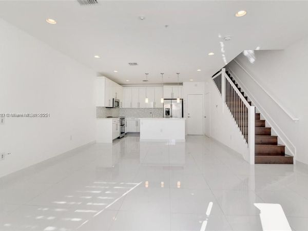 2621 NE 212th Ter, Unit 206, Miami, FL 33180