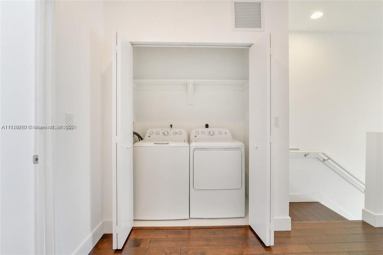 2621 NE 212th Ter, Unit 206, Miami, FL 33180 Photo