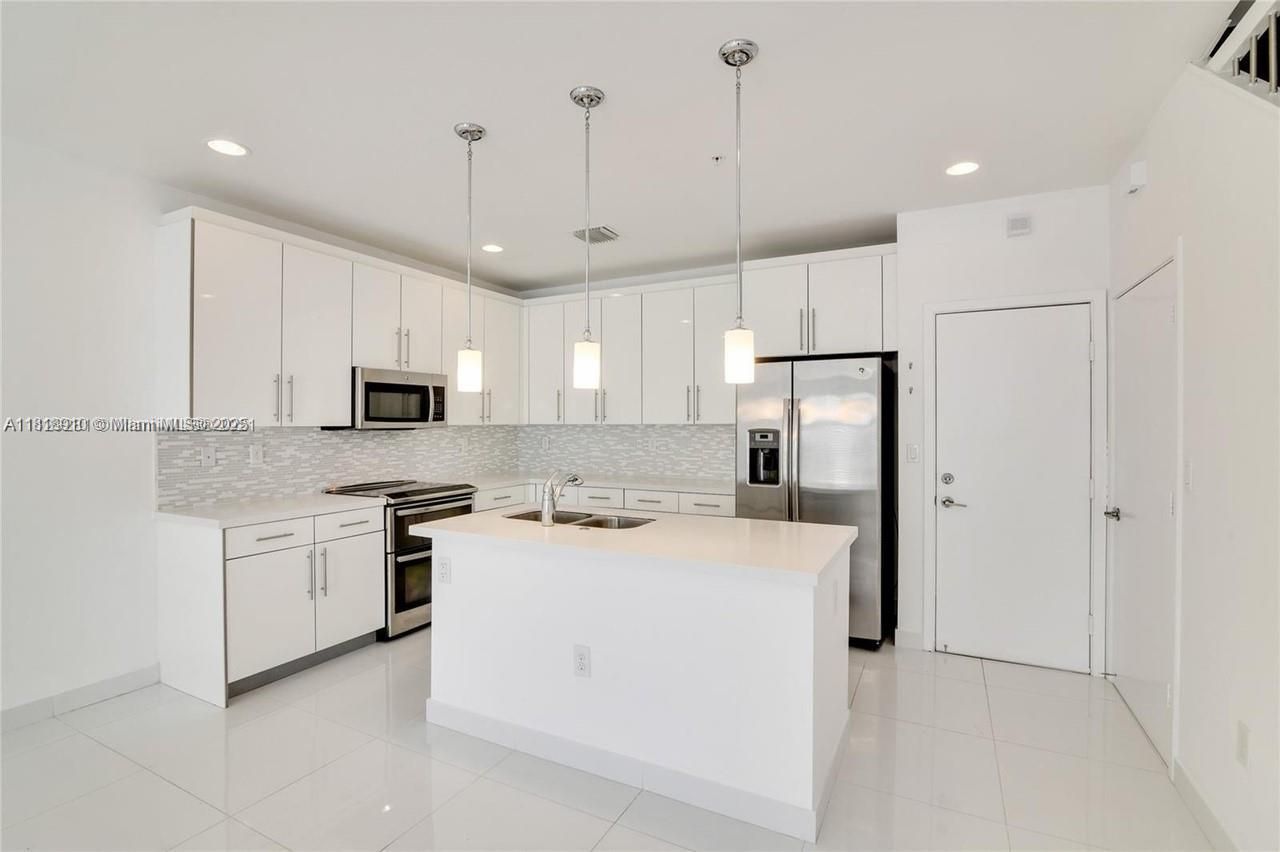 2621 NE 212th Ter, Unit 206, Miami, FL 33180 Photo