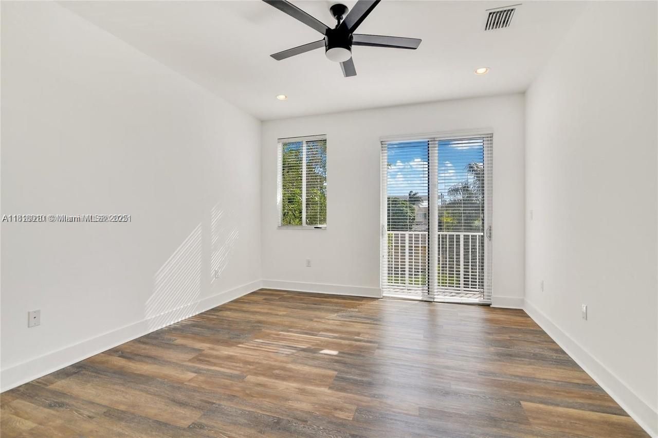 2621 NE 212th Ter, Unit 206, Miami, FL 33180 Photo