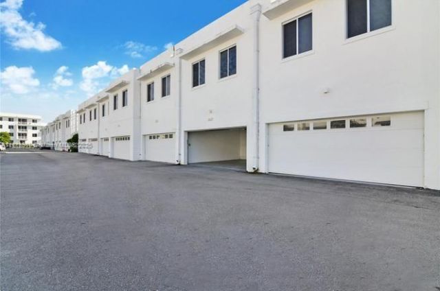 2621 NE 212th Ter, Unit 206, Miami, FL 33180 Photo