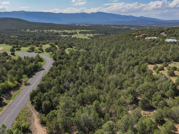 33 Los Pecos Lp, Tijeras, NM 87059