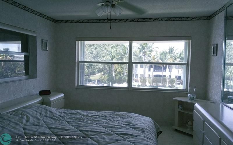 460 Paradise Isle Boulevard, Unit 301, Hallandale Beach, FL 33009 Photo