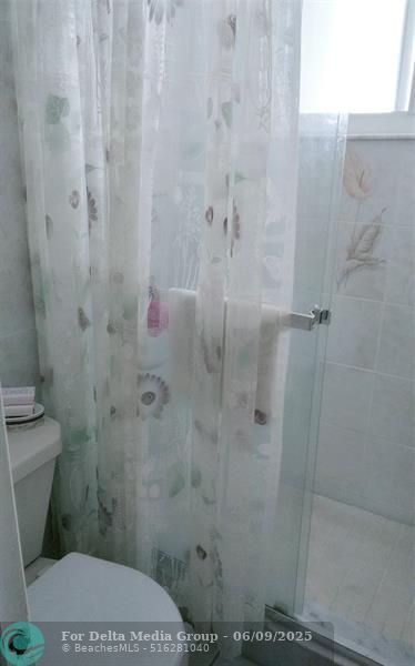 460 Paradise Isle Boulevard, Unit 301, Hallandale Beach, FL 33009 Photo